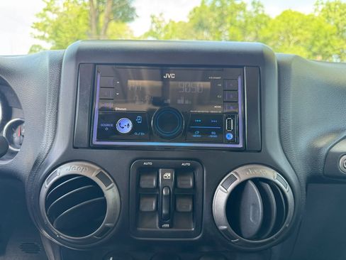 Used 2011 Jeep Wrangler Unlimited Sport AWD/4WD image 17