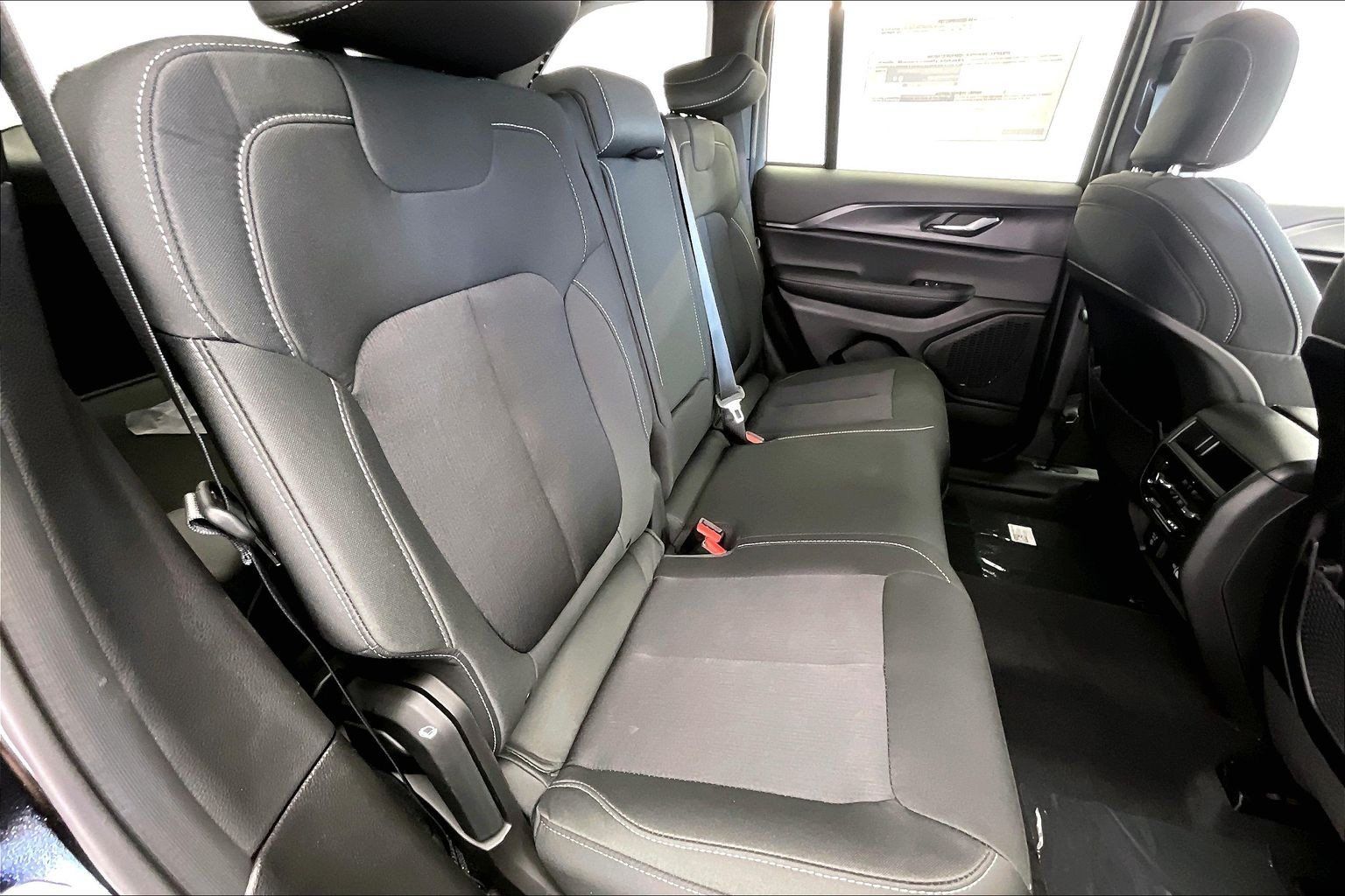 New 2027 Jeep Grand Cherokee Laredo X AWD/4WD image 10