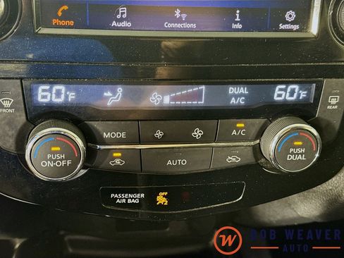Used 2018 Nissan Rogue SV AWD/4WD image 19
