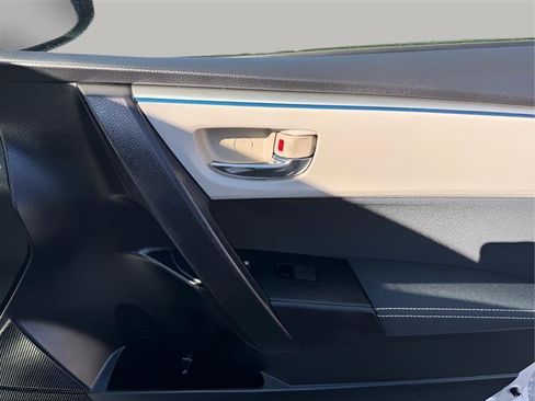 Used 2015 Toyota Corolla LE image 24