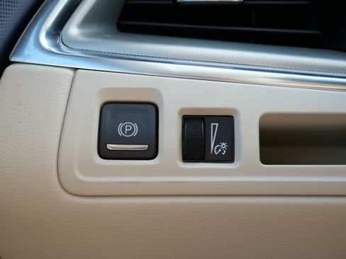 Certified 2024 Cadillac XT5 Premium Luxury w/ LPO, Floor Liner Package AWD/4WD image 24