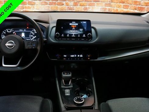 Used 2022 Nissan Rogue SV image 11