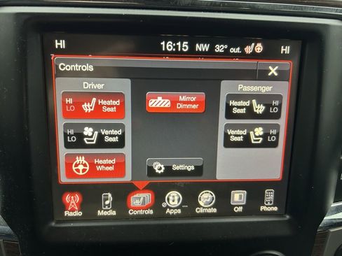 Used 2015 RAM 1500 Laramie w/ Convenience Group image 28