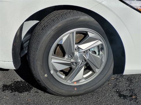 New 2026 Hyundai Elantra SE image 9