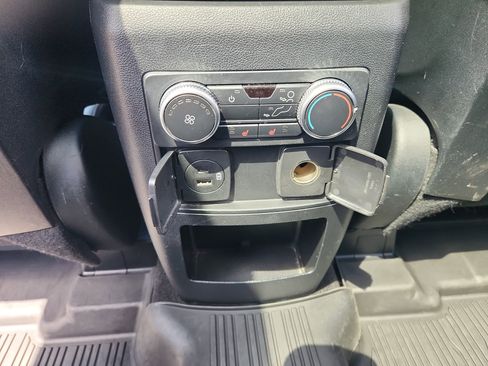 Used 2020 Ford Explorer XLT w/ Equipment Group 202A AWD/4WD image 42