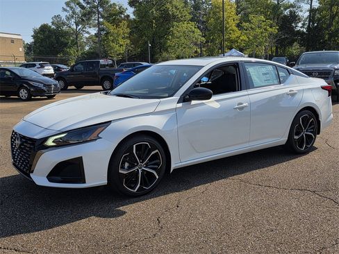 New 2025 Nissan Altima 2.5 SR w/ SR Premium Package image 6