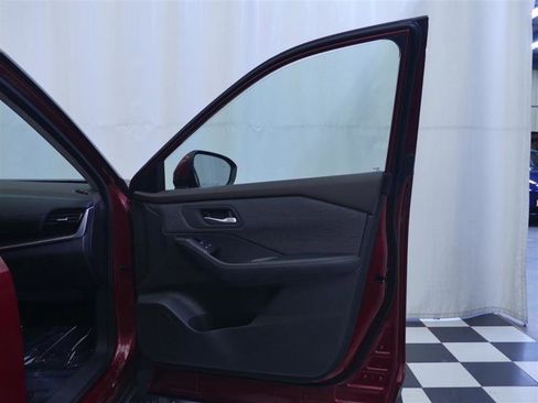 Used 2021 Nissan Rogue SV image 24