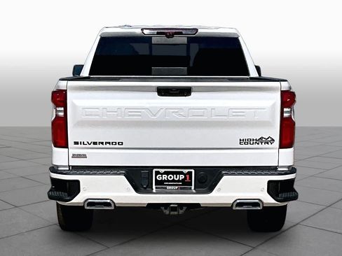 Used 2022 Chevrolet Silverado 1500 High Country w/ Technology Package AWD/4WD image 4