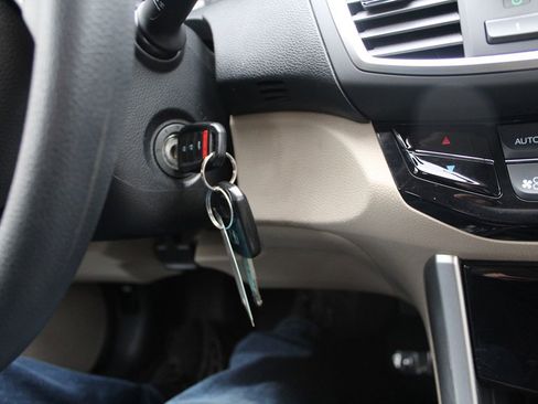 Used 2016 Honda Accord LX image 27