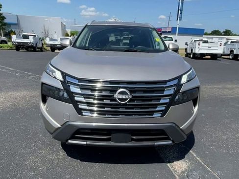 Used 2024 Nissan Rogue SL w/ SL Premium Package AWD/4WD image 3