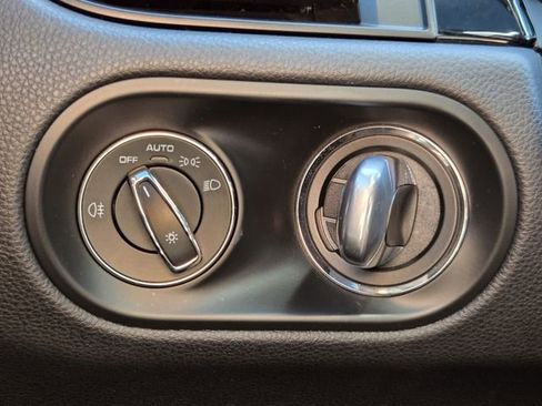 Used 2021 Porsche Macan image 25