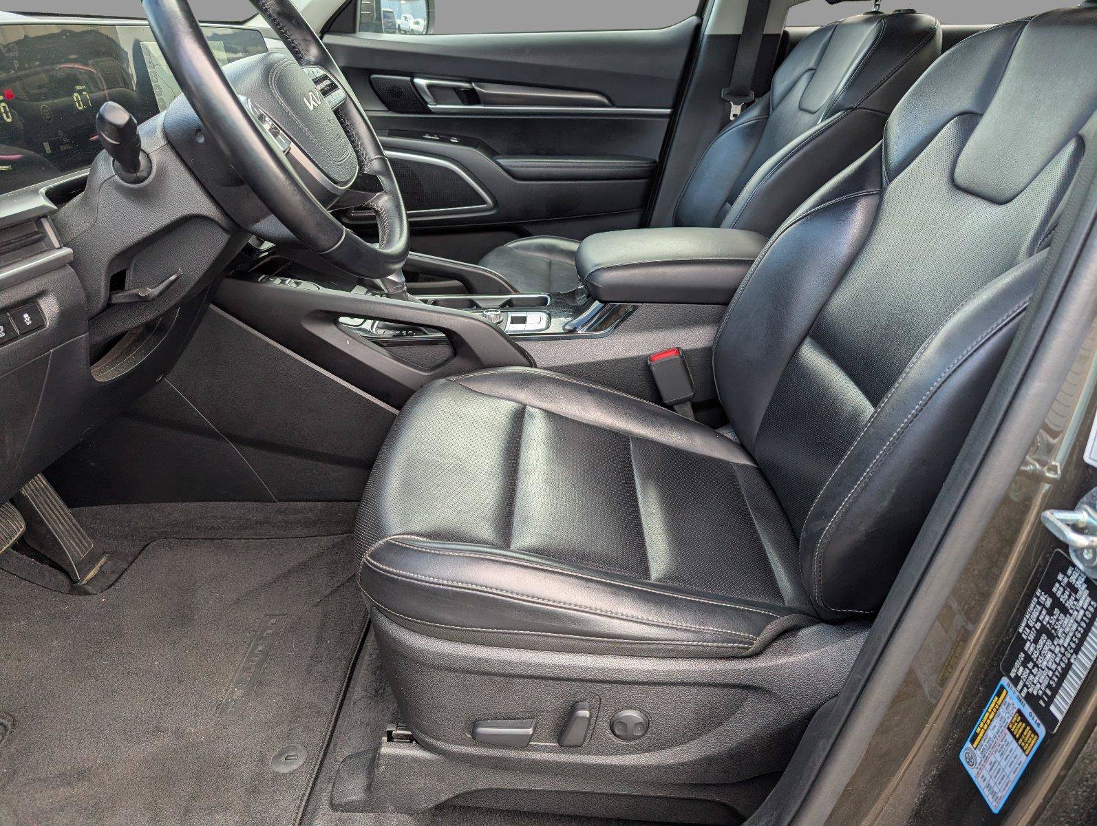 Used 2025 Kia Telluride S AWD/4WD image 13