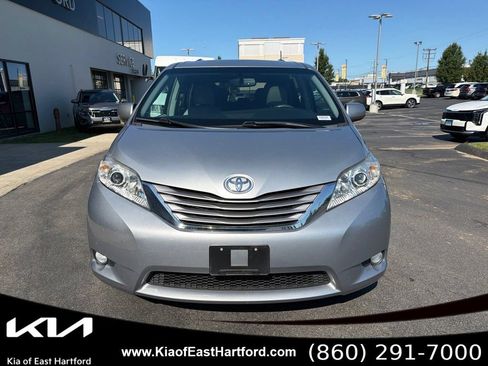 Used 2017 Toyota Sienna XLE w/ XLE Navigation Package FWD image 4