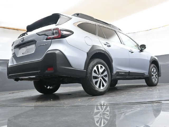Used 2025 Subaru Outback Premium AWD/4WD image 33