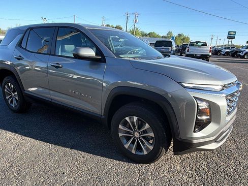 New 2026 Chevrolet Equinox LT image 3