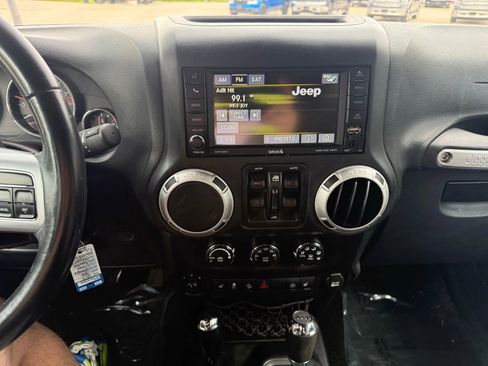 Used 2017 Jeep Wrangler Unlimited Rubicon image 24