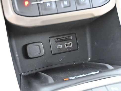 Used 2023 GMC Acadia Denali w/ Denali Ultimate Package FWD image 24