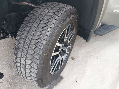 Used 2025 GMC Sierra 1500 AT4 w/ AT4 Premium Package image 31