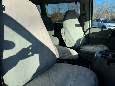 Used 2005 Ford E-350 and Econoline 350 XLT image 15