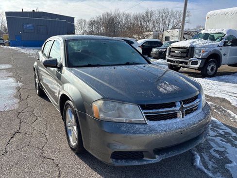 Used 2012 Dodge Avenger SXT image 3