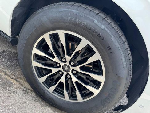 Used 2025 Ford Expedition Platinum AWD/4WD image 4