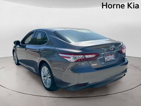 Used 2018 Toyota Camry XLE FWD image 5