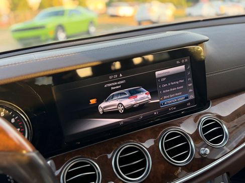 Used 2017 Mercedes-Benz E 400 4MATIC Wagon image 43