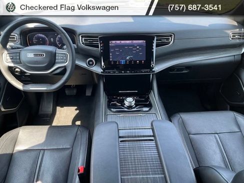 Used 2024 Jeep Wagoneer Series II w/ Flexible Seating Group AWD/4WD image 30