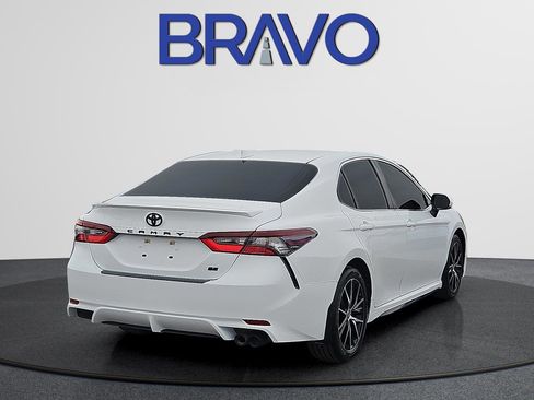 Used 2023 Toyota Camry SE FWD image 4