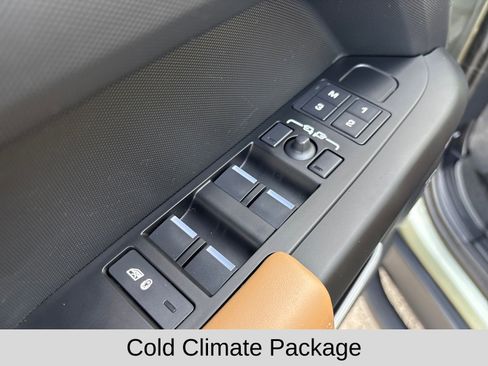 Used 2025 Land Rover Defender 130 X-Dynamic SE image 11