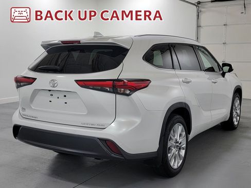 Used 2023 Toyota Highlander Limited image 9