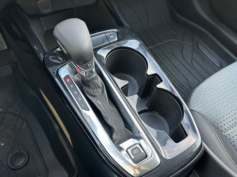 Used 2025 Chevrolet Trax LT w/ LT Convenience Package image 34