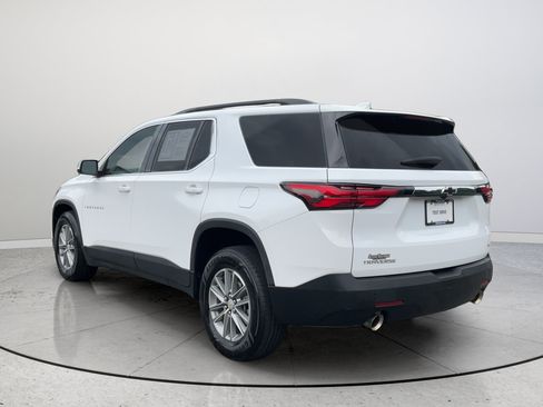 Certified 2022 Chevrolet Traverse LT FWD image 9