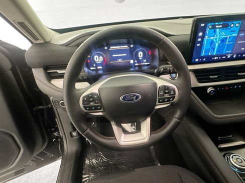 Used 2025 Ford Explorer Active AWD/4WD image 11