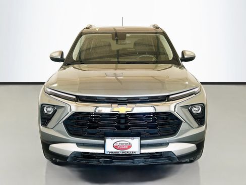 Used 2025 Chevrolet TrailBlazer LT w/ Driver Confidence Package FWD image 2