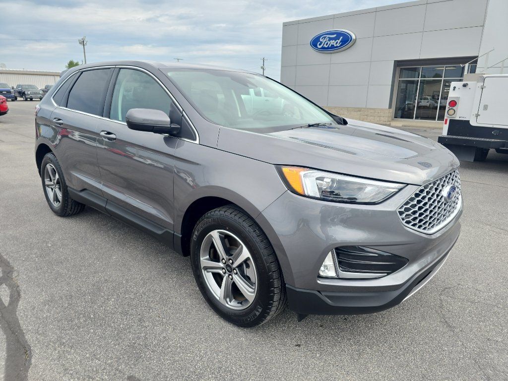 Used 2024 Ford Edge SEL w/ Convenience Package AWD/4WD image 4