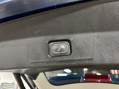 Used 2017 Ford Explorer Platinum image 16