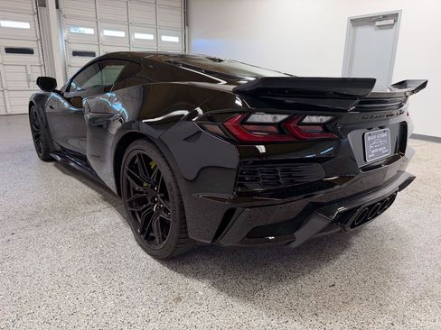 Used 2023 Chevrolet Corvette Z06 w/ Stealth Interior Trim Package RWD image 7