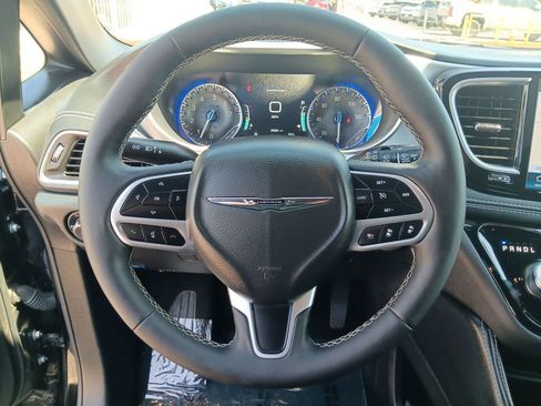 Used 2026 Chrysler Pacifica Limited FWD image 14