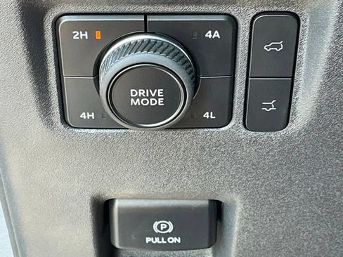 Used 2025 Ford Expedition Active AWD/4WD image 37
