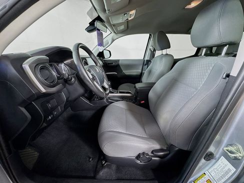 Used 2020 Toyota Tacoma SR5 w/ SR5 Appearance Package (SM) RWD image 23