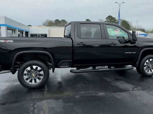 Used 2023 Chevrolet Silverado 2500 Custom w/ Custom Value Package AWD/4WD image 9