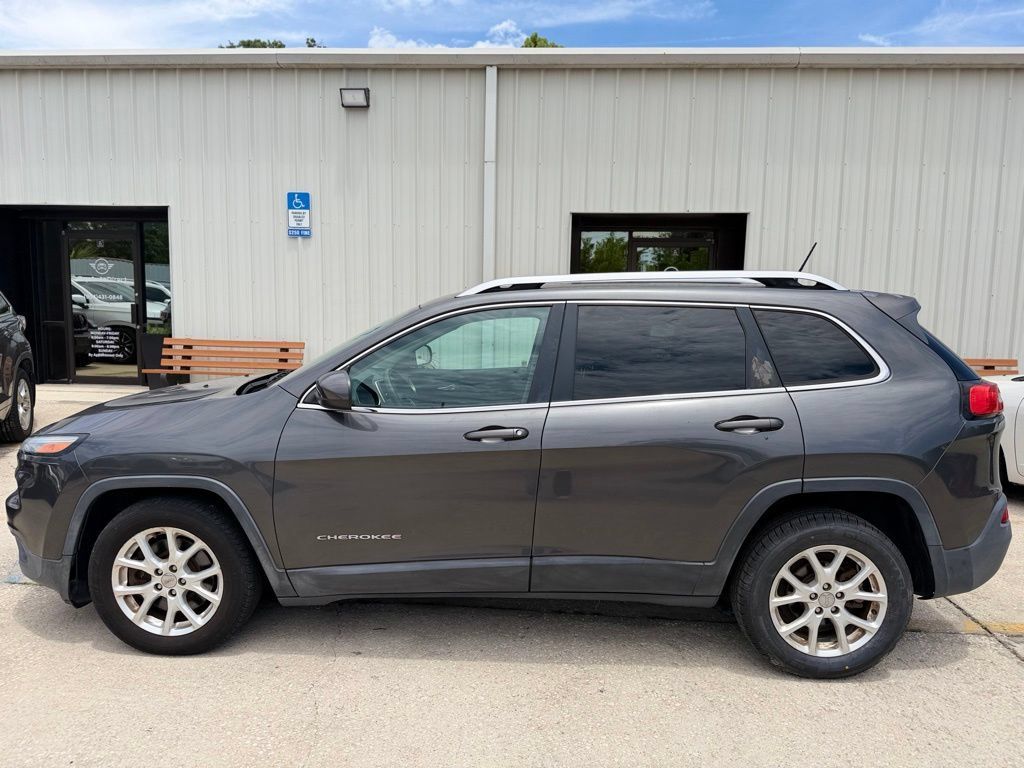 Used 2015 Jeep Cherokee Latitude FWD image 2