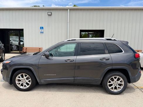 Used 2015 Jeep Cherokee Latitude FWD image 2