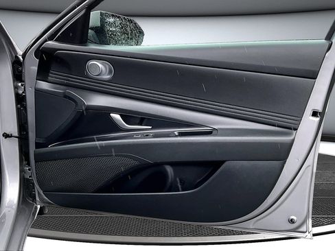 Used 2025 Hyundai Elantra SEL image 26