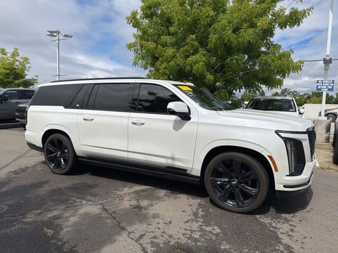 Used 2025 Cadillac Escalade ESV Sport Platinum w/ LPO, Floor Liner Package AWD/4WD image 2
