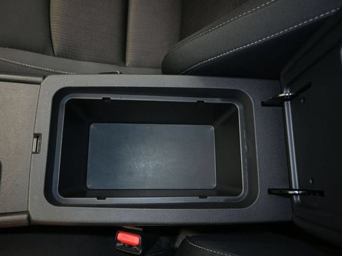 Used 2025 Nissan Altima 2.5 SV FWD image 19