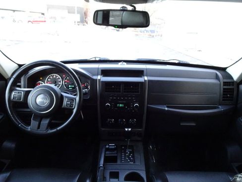 Used 2012 Jeep Liberty Sport image 14