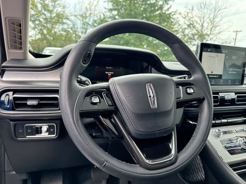 Used 2023 Lincoln Aviator AWD w/ Premium Package image 11