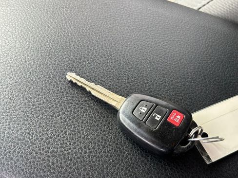 Used 2022 Toyota Tacoma SR5 w/ Technology Package image 27